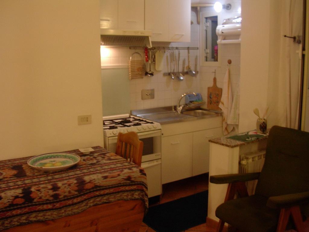 Vacanze Al Colosseo Polveriera Roma Habitación foto