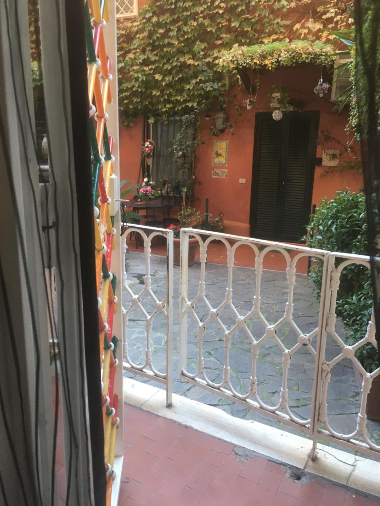 Vacanze Al Colosseo Polveriera Roma Exterior foto